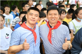 何總照片